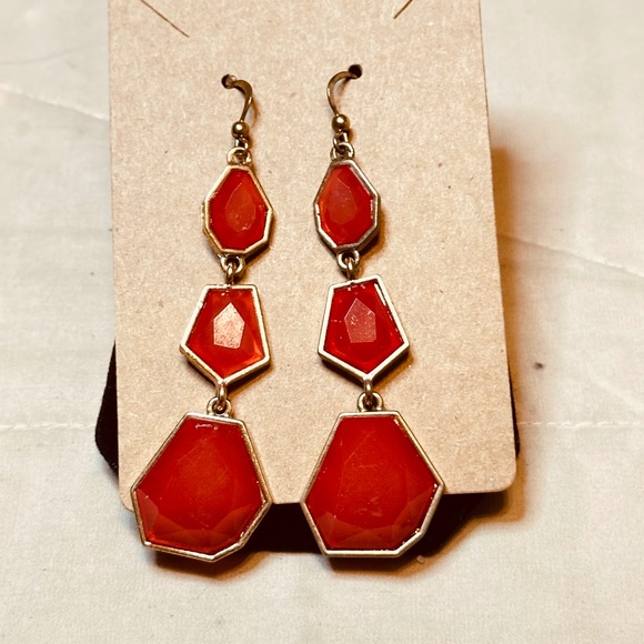 Red Irregular Geometric Clear Acrylic Dangle Earrings Vintage - Picture 2 of 8